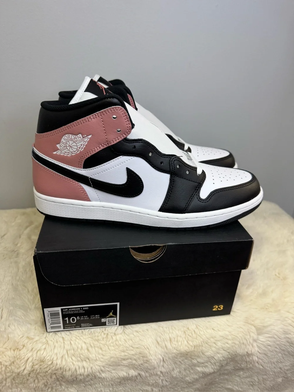 New in Box 🏃🏽Air Jordan 1 Mid Pink Black White Men’s